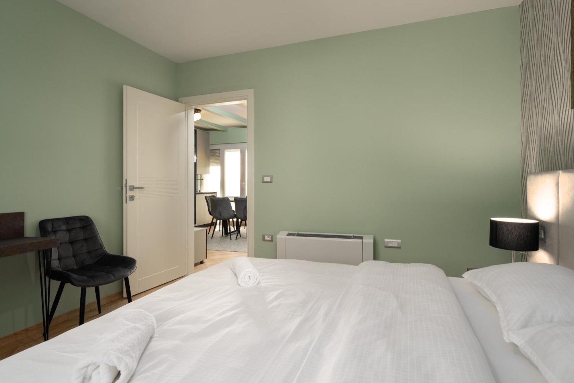 Larum Apartmens Vrsar Exterior foto