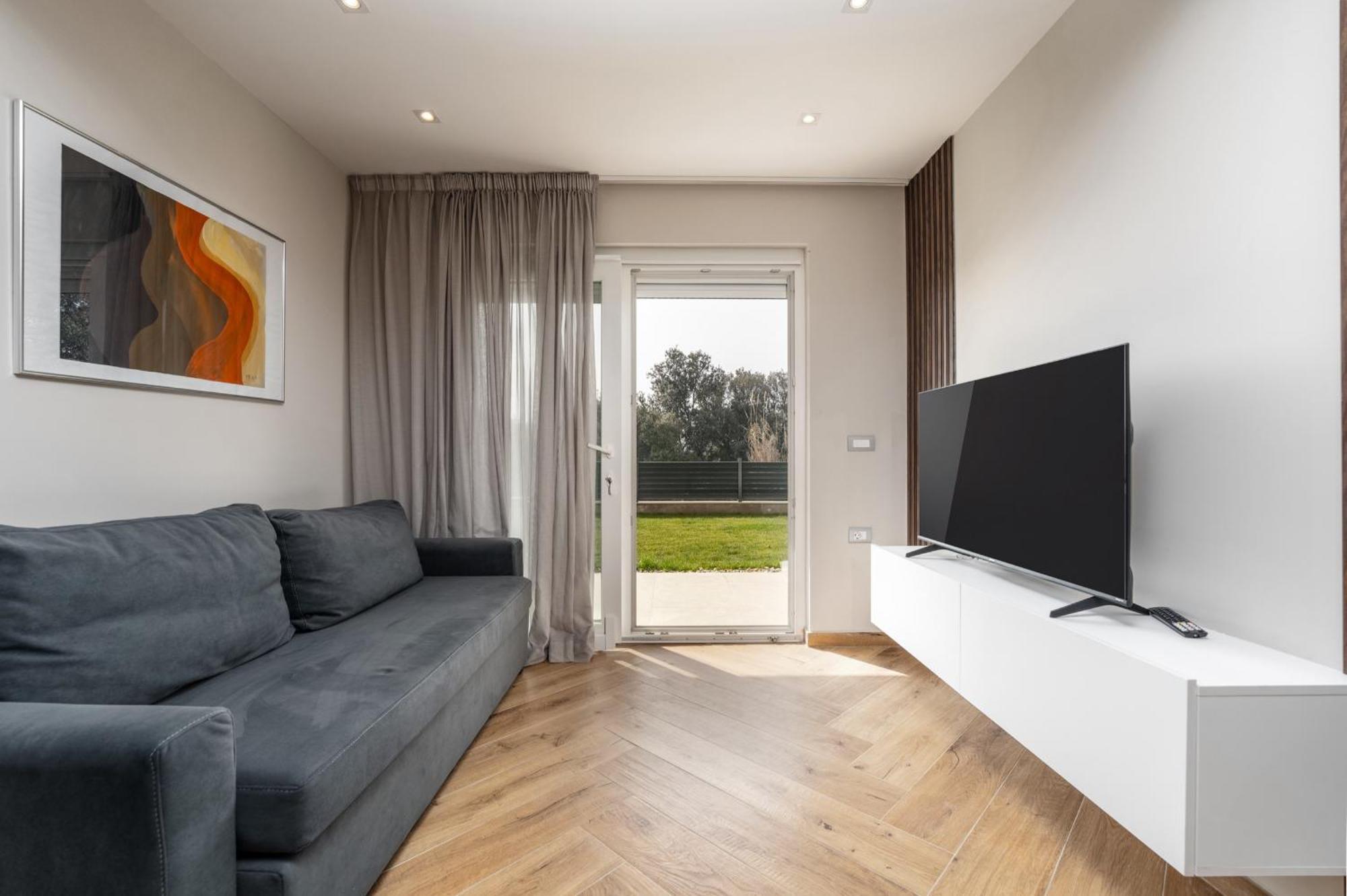 Larum Apartmens Vrsar Exterior foto